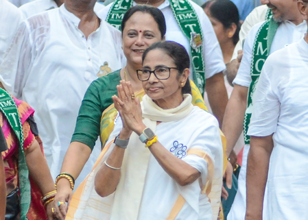 बंगाल एग्जिट पोल टीएमसी और भाजपा में कांटे की टक्कर, जानें किसकी बनेगी सरकार?