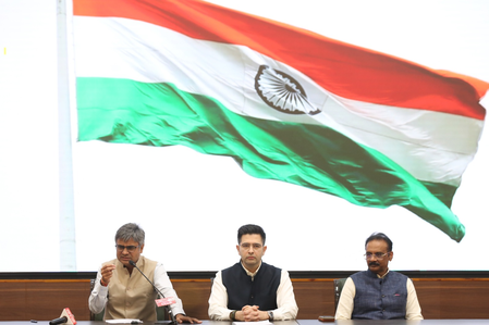 राघव चड्ढा के फैसले का भाजपा ने किया स्वागत, विपक्ष ने उठाए सवाल