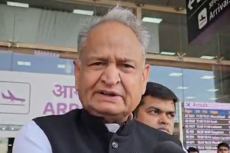 भाजपा कभी सुधर नहीं सकती, राघव चड्ढा समेत कई सांसदों के आप छोड़ने पर गहलोत का तंज