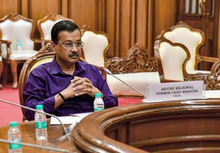 शांति, विश्वास, आस सब टूटी, अब शिखर पर बैठकर संजय से पार्टी में महाभारत का हाल सुनेंगे केजरीवाल