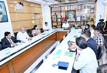 दावोस और यूके यात्रा के बाद झारखंड में निवेश को रफ्तार देने की तैयारी, मुख्यमंत्री ने अधिकारियों को दिए अहम निर्देश