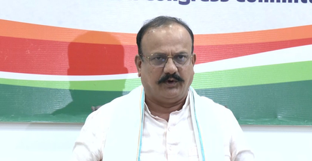 धीरेंद्र शास्त्री खुद को भगवान समझने लगे हैं हर्षवर्धन सपकाल