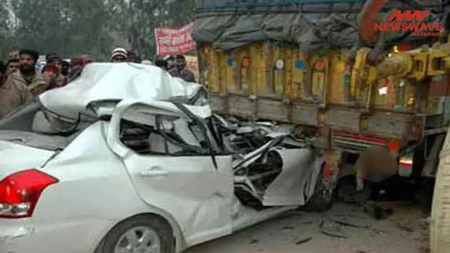 झारखंड हजारीबाग में सड़क किनारे खड़े हाइवा से टकराई कार, मां-बेटे की मौत