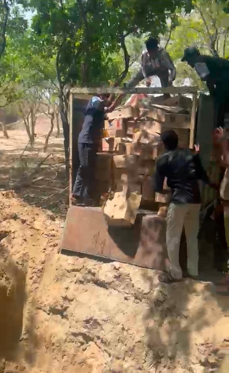 नोएडा में अवैध शराब के खिलाफ बड़ी कार्रवाई, हजारों लीटर शराब नष्ट