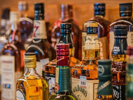 बिहार में शराबबंदी के 10 साल पूरे, 11 लाख से अधिक मामले दर्ज, 17 लाख लोग हुए गिरफ्तार