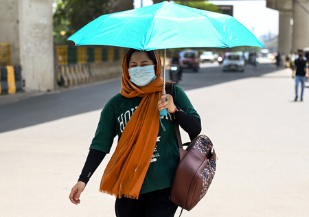 नोएडा में तेज गर्मी का कहर डिहाइड्रेशन और हीट के बाद अस्पतालों की ओपीडी में बढ़े मरीज