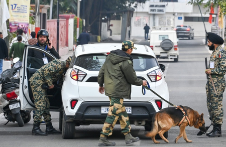 कुलगाम  ड्राइवरों का रैपिड यूरिन ड्रग एब्यूज टेस्ट, नशे में लिप्त पाए जाने पर लाइसेंस होगा रद्द