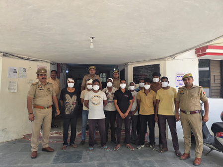 नोएडा पारिवारिक विवाद ने लिया हिंसक रूप, दोनों पक्षों के 11 लोग गिरफ्तार