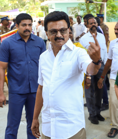 तमिलनाडु एग्जिट पोल  तमिलनाडु में डीएमके की वापसी के आसार, 124 सीटें मिलने की उम्मीद