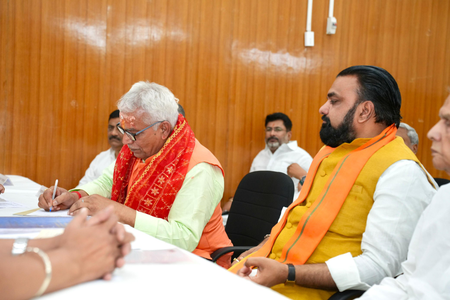 बिहार विधान परिषद चुनाव  भाजपा के अरविंद शर्मा ने भरा नामांकन, एनडीए के नेता रहे मौजूद