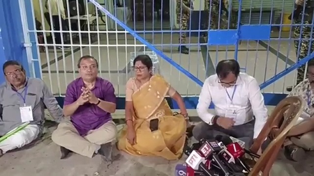 बंगाल चुनाव  ईवीएम से छेड़छाड़ के आरोपों पर अधिकारियों का बयान, स्ट्रॉन्ग रूम पूरी तरह सुरक्षित