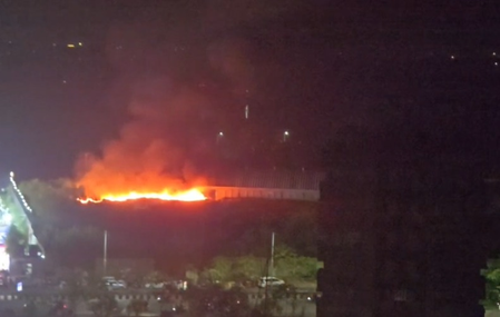 महाराष्ट्र कल्याण के बारावे डंपिंग ग्राउंड में भीषण आग, दमकल की कई गाड़ियां मौके पर