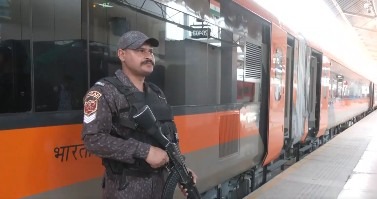 श्रीनगर-जम्मू वंदे भारत एक्सप्रेस शुरू, कड़ी सुरक्षा के बीच यात्रियों ने बताया ‘आरामदायक’ सफर
