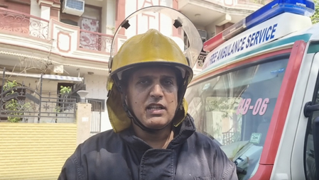 विवेक विहार अग्निकांड  ग्रिल लगी होने से रेस्क्यू में आई दिक्कत, फायर ऑफिसर मुकेश वर्मा का बयान