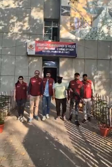 दिल्ली  2 करोड़ की रंगदारी केस में बड़ी कार्रवाई, नंदू गैंग का मुख्य सदस्य कप्तान गिरफ्तार