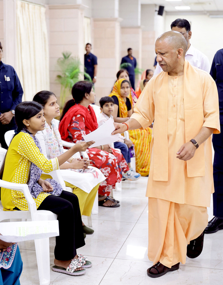  बच्चों को बढ़ाएं, शिक्षित-समृद्ध-सशक्त भारत बनाएं : सीएम योगी