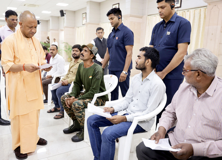  बच्चों को बढ़ाएं, शिक्षित-समृद्ध-सशक्त भारत बनाएं : सीएम योगी
