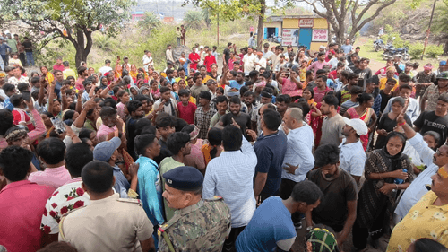 झारखंड के गिरिडीह में कोयला मजदूर की हत्या के बाद भारी बवाल, ग्रामीणों ने पुलिस से की धक्का-मुक्की