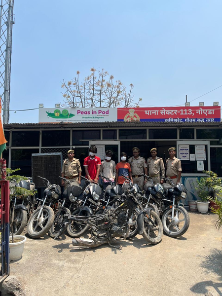 नोएडा मोबाइल लूट और बाइक चोरी गैंग का पर्दाफाश, तीन गिरफ्तार; 10 लाख का माल बरामद