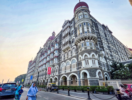 मुंबई ताज और ट्राइडेंट होटल में आतंकी हमले की धमकी, पुलिस ने आरोपी को हिरासत में लिया
