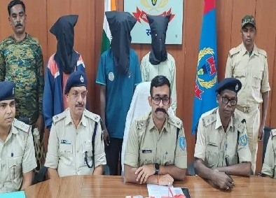 झारखंड खूंटी में पीएलएफआई के तीन हार्डकोर उग्रवादी गिरफ्तार, रेलवे साइट पर फायरिंग और आगजनी में थे शामिल