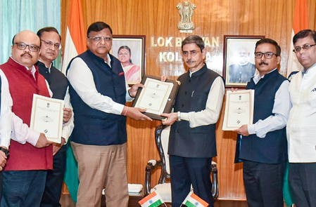पश्चिम बंगाल  इस्तीफा नहीं देने पर अड़ी रहीं ममता बनर्जी, राज्यपाल ने भंग की विधानसभा