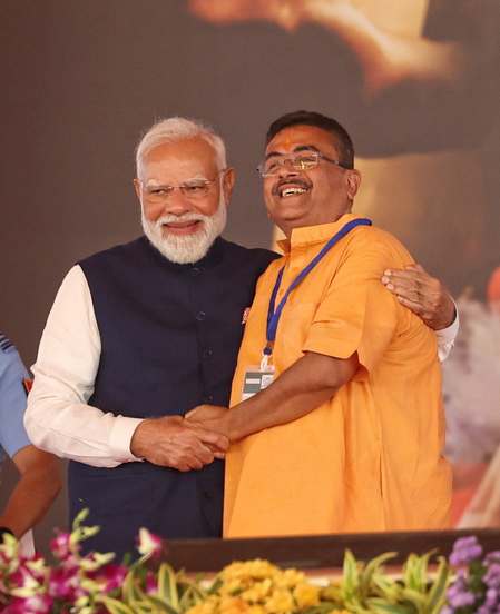 पीएम मोदी ने सुवेंदु अधिकारी को दी बधाई, कहा- सांस्कृतिक पुनरोदय की ओर बंगाल
