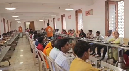 बिहार भागलपुर में बरारी घाट पर सामुदायिक रसोई की शुरुआत, 50 रुपए में भरपेट भोजन