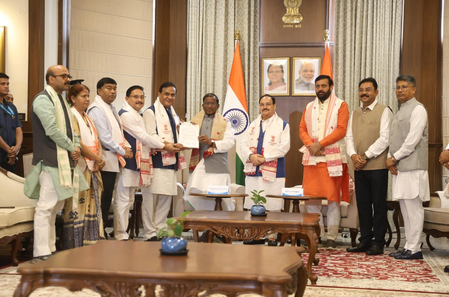 असम  हिमंता सरमा ने सरकार बनाने का दावा पेश किया, शपथ ग्रहण समारोह में पीएम मोदी रहेंगे मौजूद