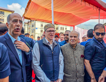 उर्दू नहीं आती, अंग्रेजी समझती नहीं, अब क्या मैं उन्हें फ्रेंच में समझाऊं, पीडीपी प्रमुख पर सीएम अब्दुल्ला का तंज