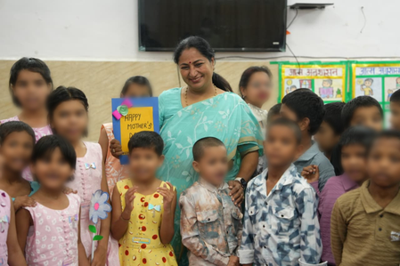 सीएम रेखा गुप्ता ने लाजपत नगर का किया दौरा, विलेज कॉटेज होम के बच्चों के साथ बिताए पल