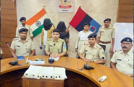 झारखंड जमीन में गाड़ रखे थे लूटे गए गहने, दामाद सहित महिला गिरफ्तार