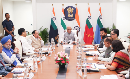 आवश्यक वस्तुओं की कमी नहीं, अनावश्यक खरीदारी से बचें राजनाथ सिंह आवश्यक वस्तुओं की कमी नहीं, अनावश्यक खरीदारी से बचें राजनाथ सिंह