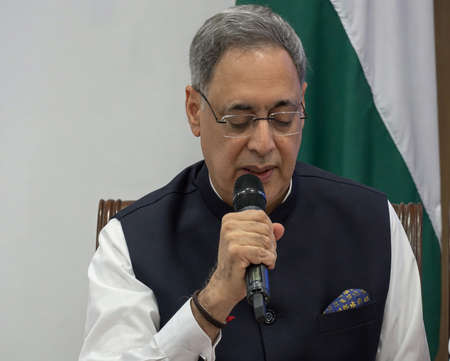 पश्चिम एशिया संकट के बीच गल्फ से हवाई उड़ानें जारी, भारतीय दूतावास कर रहे पूरी मदद विदेश मंत्रालय