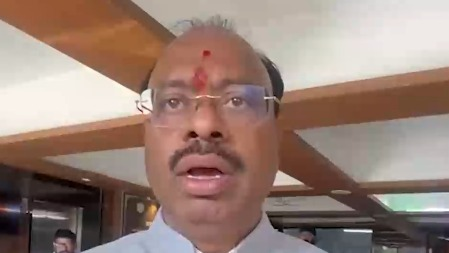 ईंधन संकट में भाजपा नेताओं का समर्थन, बस-मेट्रो से यात्रा कर रहे जनप्रतिनिधि ईंधन संकट में भाजपा नेताओं का समर्थन, बस-मेट्रो से यात्रा कर रहे जनप्रतिनिधि