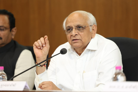 गुजरात के मुख्यमंत्री ने पेट्रोल और डीजल के भंडार की दैनिक निगरानी के आदेश दिए