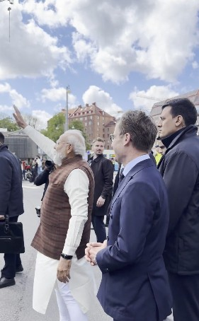 भारतीय समुदाय का स्नेह और प्रेम अत्यंत उत्साहवर्धक, पीएम मोदी का स्वीडन में गर्मजोशी से स्वागत