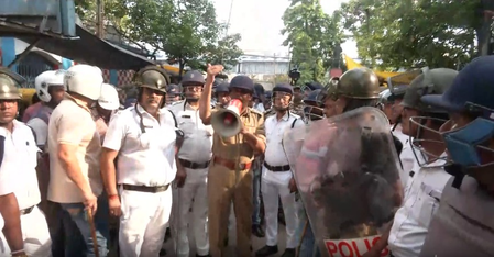 कोलकाता के तिलजला में बुलडोजर एक्शन के खिलाफ पथराव, पुलिस ने निगरानी बढ़ाई