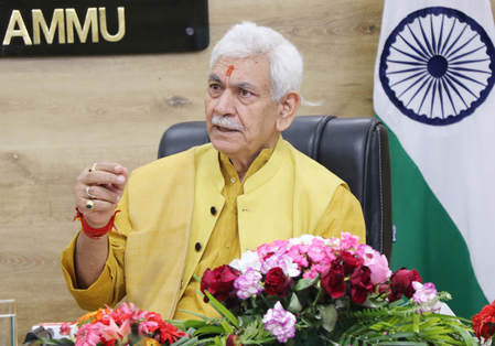 जम्मू-कश्मीर के उपराज्यपाल ने नागरिकों से स्वयं जनगणना के पालन का आग्रह किया
