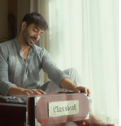 पिता की याद में अपारशक्ति खुराना ने सुरों से दी श्रद्धांजलि, वीडियो शेयर कर लिखा- मिस यू द कूलेस्ट खुराना