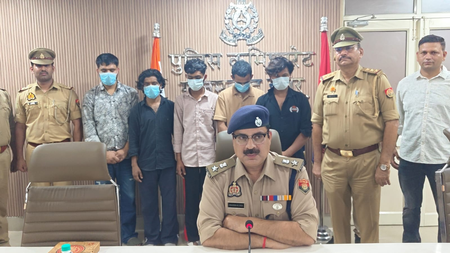 ग्रेटर नोएडा किराये पर गाड़ी लेकर राहगीरों से करते थे लूटपाट, पांच आरोपी गिरफ्तार ग्रेटर नोएडा किराये पर गाड़ी लेकर राहगीरों से करते थे लूटपाट, पांच आरोपी गिरफ्तार