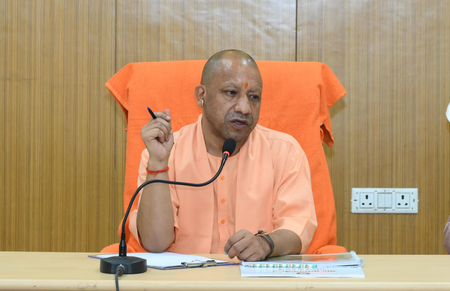 सड़क पर नमाज को लेकर योगी आदित्यनाथ बोले-प्यार से मानेंगे तो ठीक नहीं दूसरा तरीका अपनाएंगे सड़क पर नमाज को लेकर योगी आदित्यनाथ बोले-प्यार से मानेंगे तो ठीक नहीं दूसरा तरीका अपनाएंगे