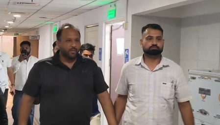 दीपक सिंगला को 24 घंटे की ट्रांजिट रिमांड, अब पंचकूला कोर्ट में पेश करेगी ईडी दीपक सिंगला को 24 घंटे की ट्रांजिट रिमांड, अब पंचकूला कोर्ट में पेश करेगी ईडी