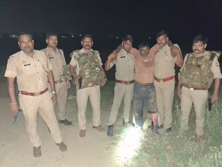 यूूपी  देवरिया में शराब के दुकानों से चोरी करने वाला आरोपी धराया, पुलिस मुठभेड़ में लगी गोली