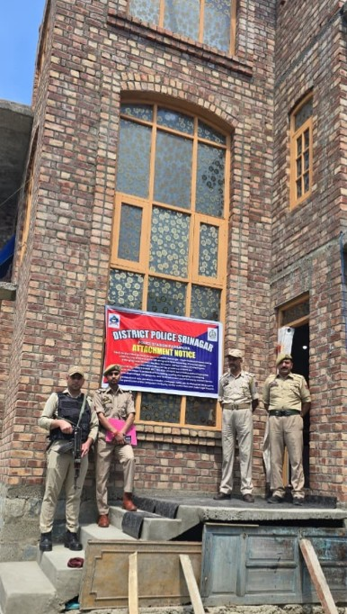 श्रीनगर पुलिस ने ड्रग पेडलर की 1.50 करोड़ रुपए की संपत्ति जब्त की