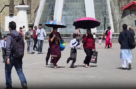 हिमाचल शिमला का अचानक बदलता मौसम, गर्मी से परेशान हुए टूरिस्ट और निवासी हिमाचल शिमला का अचानक बदलता मौसम, गर्मी से परेशान हुए टूरिस्ट और निवासी