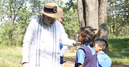 अब हम बच गए, बस्तर में गृह मंत्री अमित शाह से बोली बच्ची, बताया आनंददायक पल अब हम बच गए, बस्तर में गृह मंत्री अमित शाह से बोली बच्ची, बताया आनंददायक पल