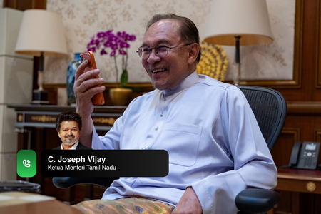 Malaysian PM dials CM Vijay, promises to visit Tamil Nadu in September Malaysian PM dials CM Vijay, promises to visit Tamil Nadu in September