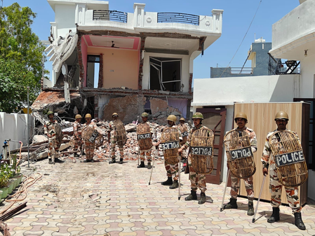 जम्मू में नशा तस्करों पर बड़ी कार्रवाई, 4 करोड़ की तीन संपत्तियां ध्वस्त