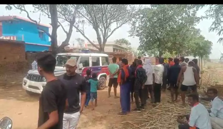 गिरिडीह में फंदे से लटका मिला विवाहिता का शव, दहेज हत्या का आरोप, ससुराल के लोग फरार गिरिडीह में फंदे से लटका मिला विवाहिता का शव, दहेज हत्या का आरोप, ससुराल के लोग फरार